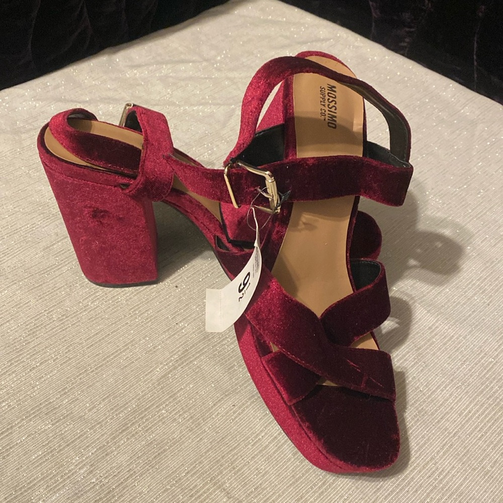 New without box MOSSIMO SUPPLY CO.Burgundy Velvet Platform Heels Size 9 1/2 #069
